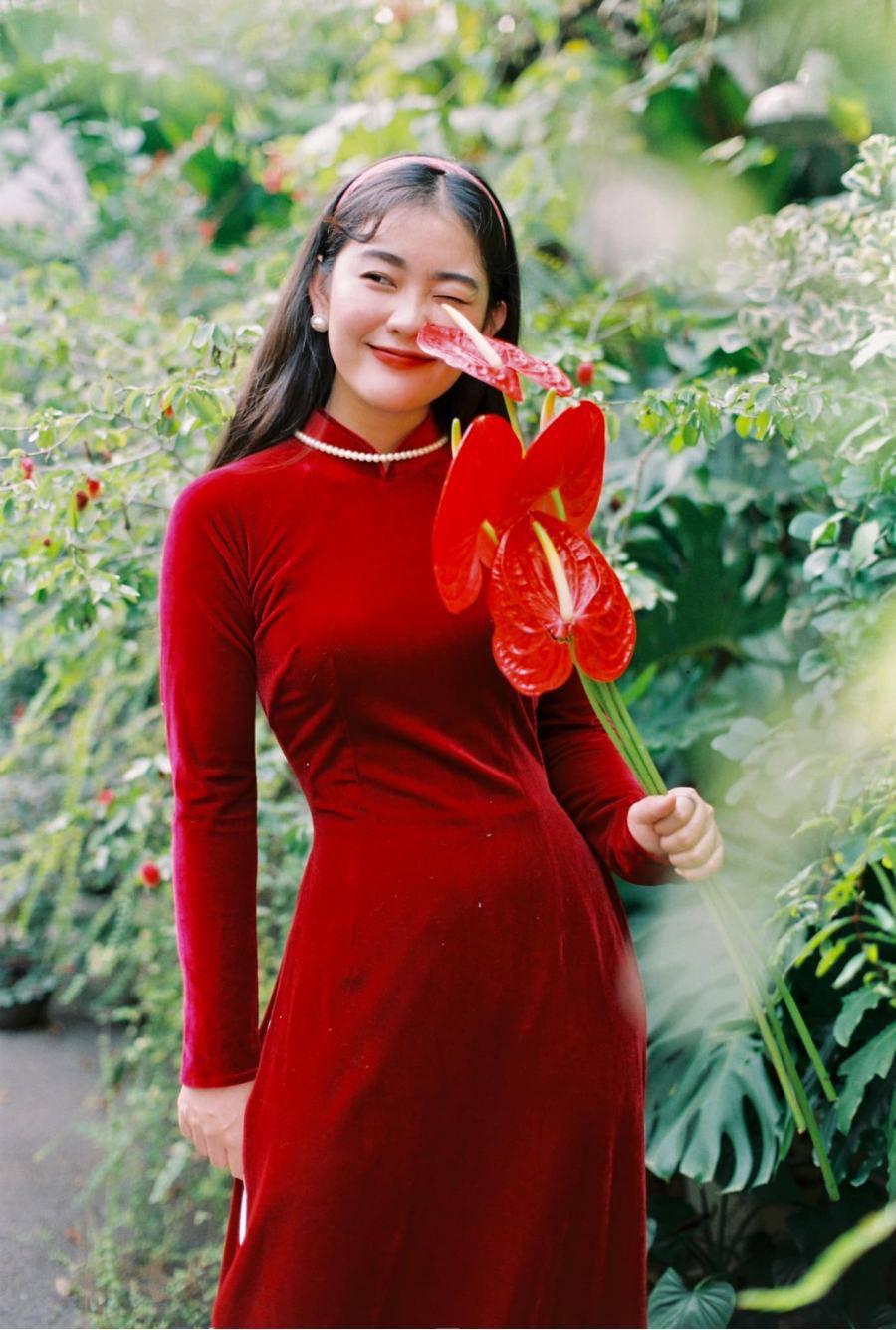 Cách tạo dáng chụp ảnh áo dài tết