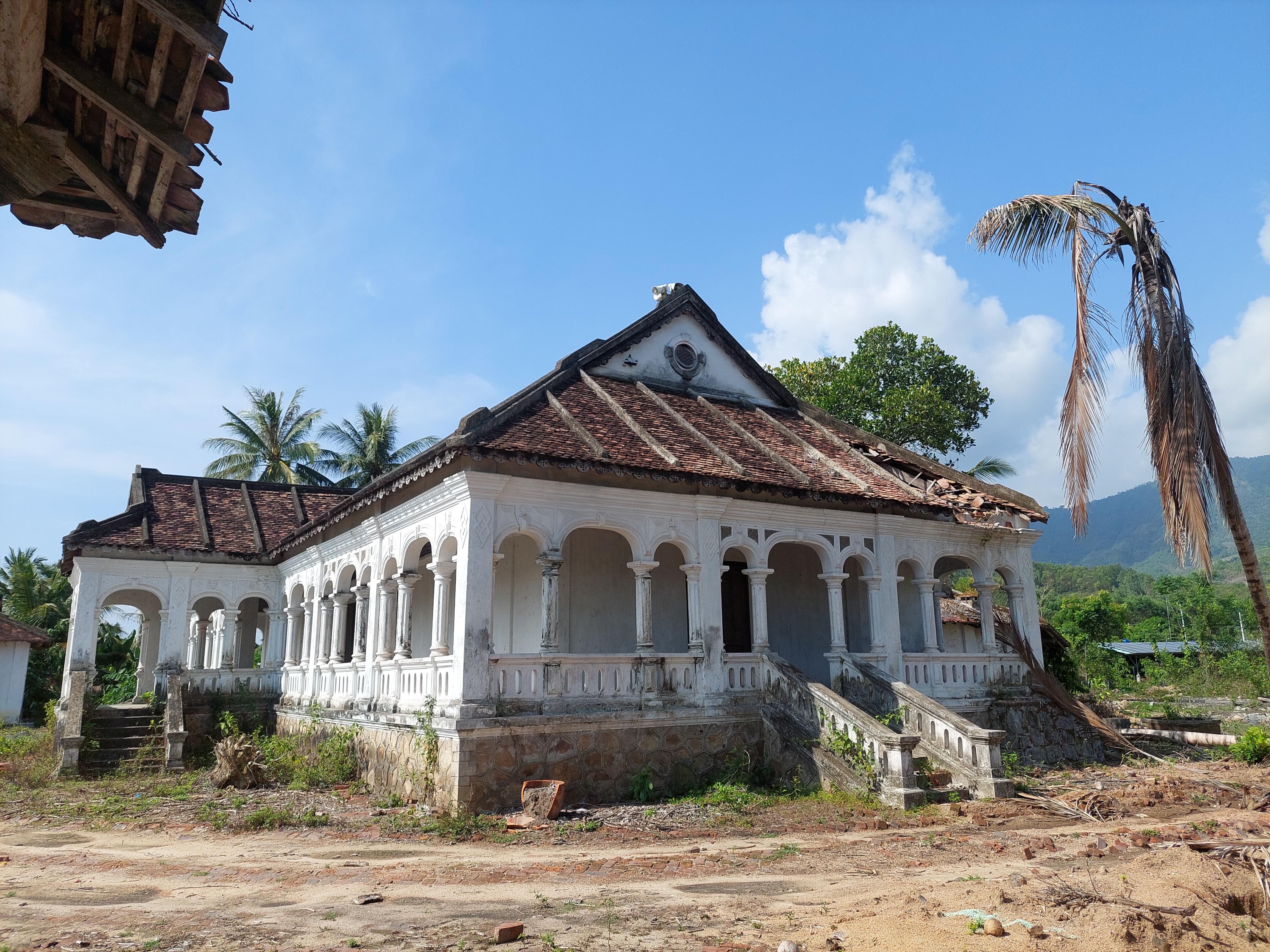 Cảnh hoang tàn của khu bảo tồn nhà xưa ông Hai Thái.