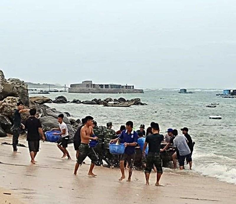 Đảo Phú Qúy xuất hiện sóng bạc đầu trước khi bão số 9 đến - 1