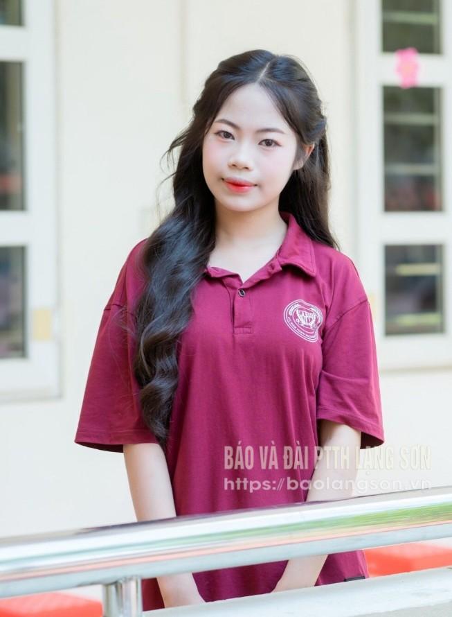 Em La Thanh Hà chia sẻ, em thường xuyên sử dụng Tiktok để tìm kiếm tài liệu học tập 