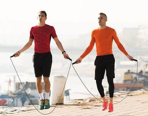 Nhảy bằng 2 chân là 1 trong những bài nhảy dây đúng cách