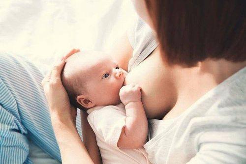 Trẻ sinh non cần được bú nhiều lần hơn