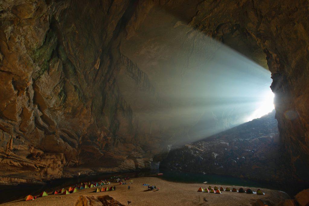 Những “Nam thiên đệ nhất động”