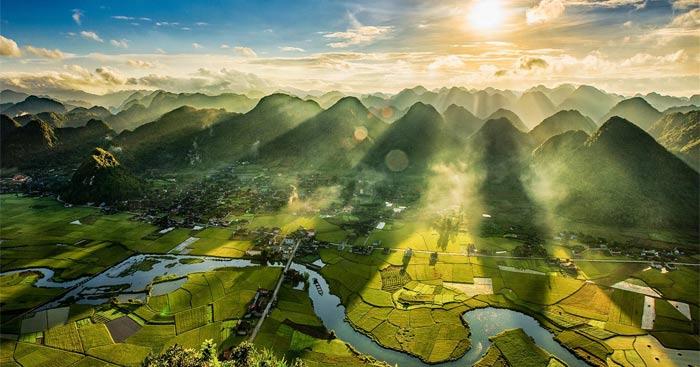 Văn mẫu lớp 12: Nghị luận xã hội cách nuôi dưỡng vẻ đẹp tâm hồn                               2 Dàn ý & 8 bài văn nghị luận hay nhất