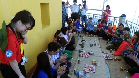 Cô gái bé nhỏ gửi tình yêu lính đảo vào thơ