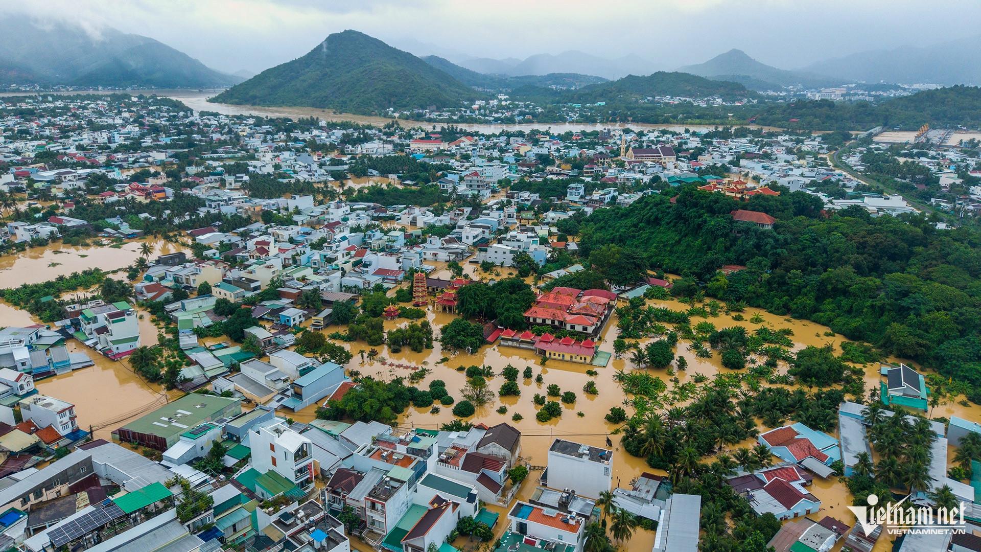 Hình ảnh chưa từng thấy ở Tây Nha Trang, người dân phải thốt lên 'thật khủng khiếp'