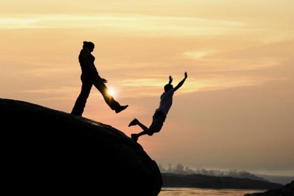 Phản bội là gì? Nhận diện những kẻ dễ dàng phản bội trong tình yêu - Ảnh 1