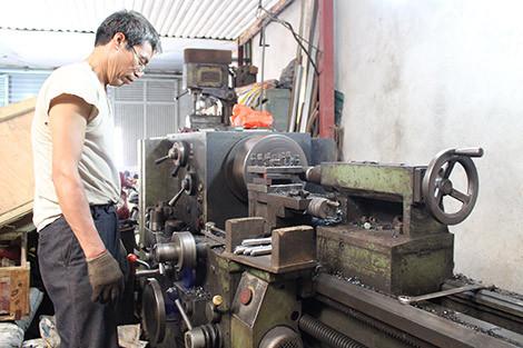 Xưởng rèn “máy hoá” của chú Nguyễn Đắc Vị.