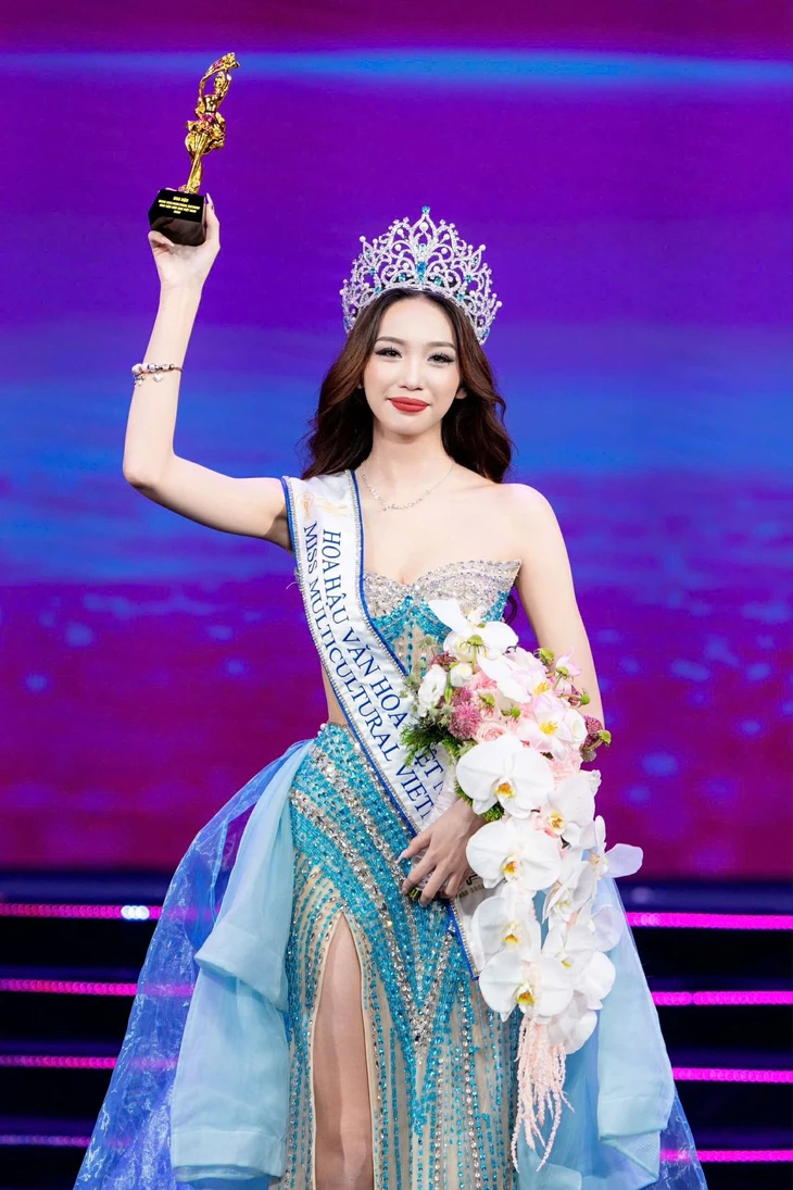Nữ sinh trung học Nguyễn Trần Hà Linh đăng quang Hoa hậu Văn hóa Việt Nam 2026
