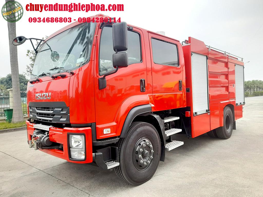 xe-chua-chay-isuzu-5-khoi-nuoc_2.jpg