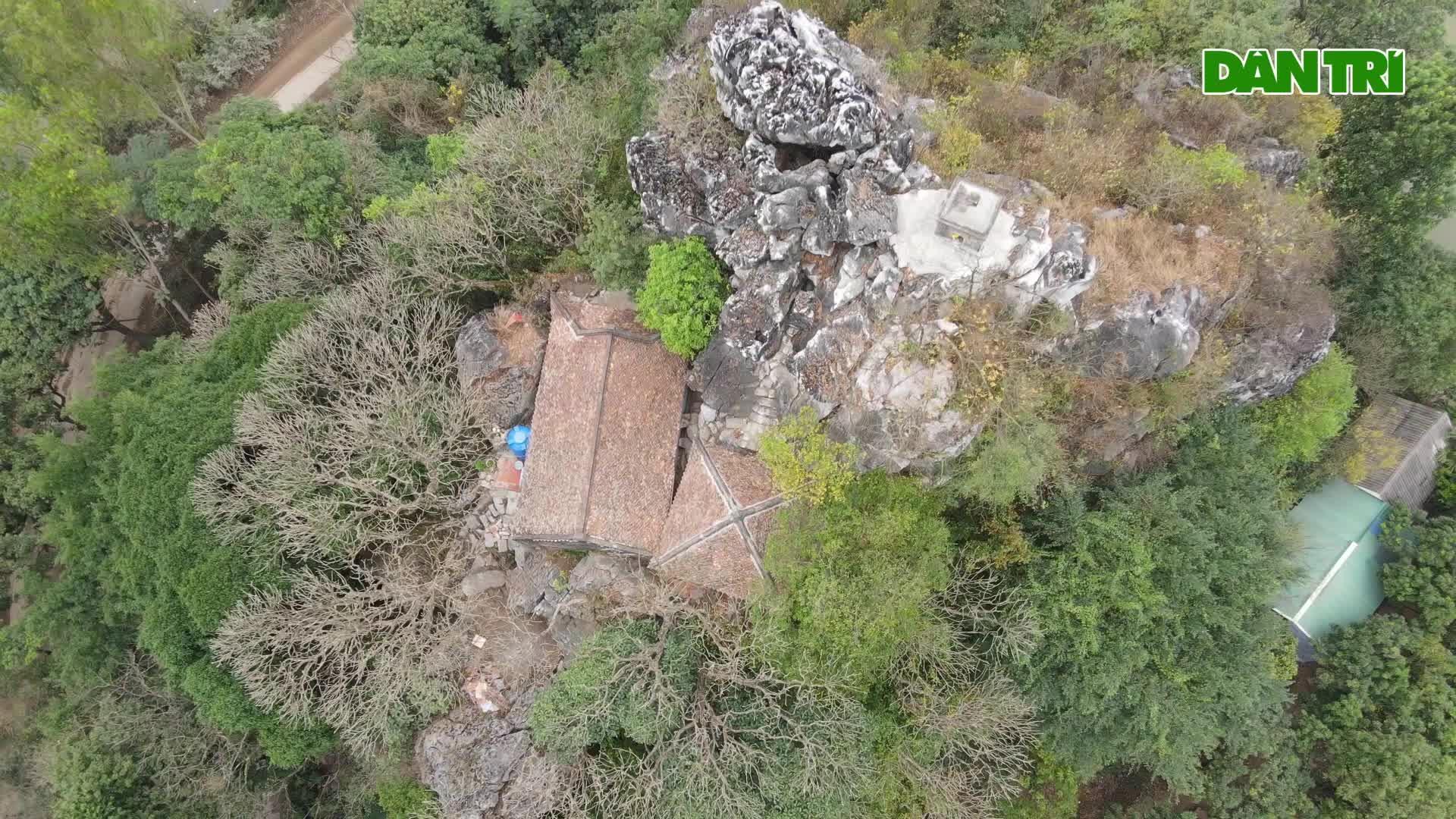 Lạ lùng chùa cổ nằm chênh vênh trên đỉnh núi suốt 6 thế kỷ ở Hà Nội - 1