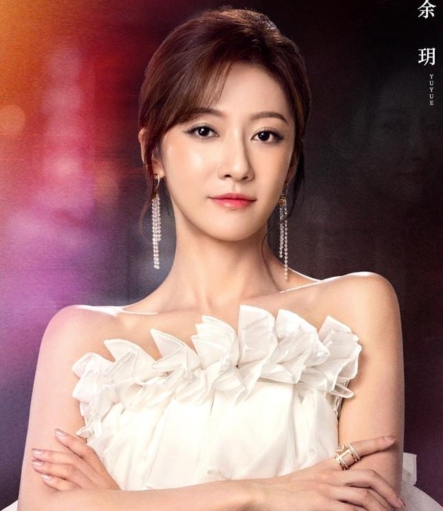 Nữ diễn viên bị bạn diễn lớn hơn tuổi bố quấy rối tình dục năm 16 tuổi ảnh 1