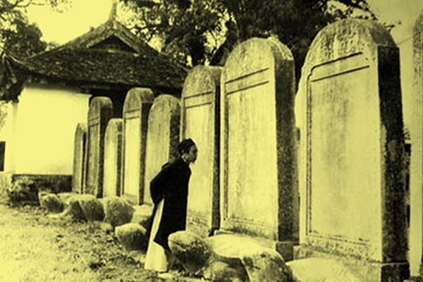 Bia Văn Miếu.