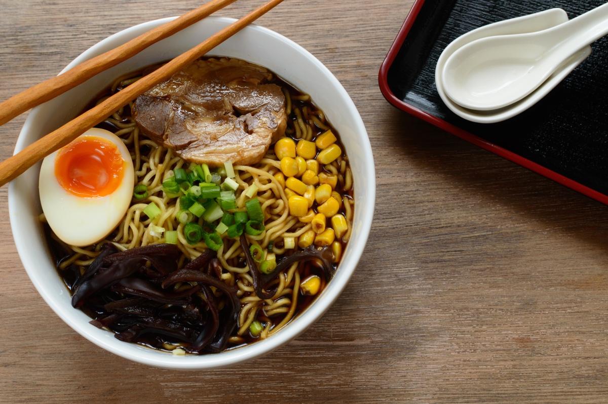 Toyama Black Ramen: Nước Dùng Xì Dầu Đậm & Tiêu Đen
