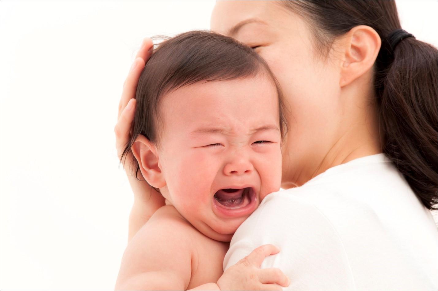 Có một đứa trẻ gọi chồng tôi là ba. Ảnh minh họa