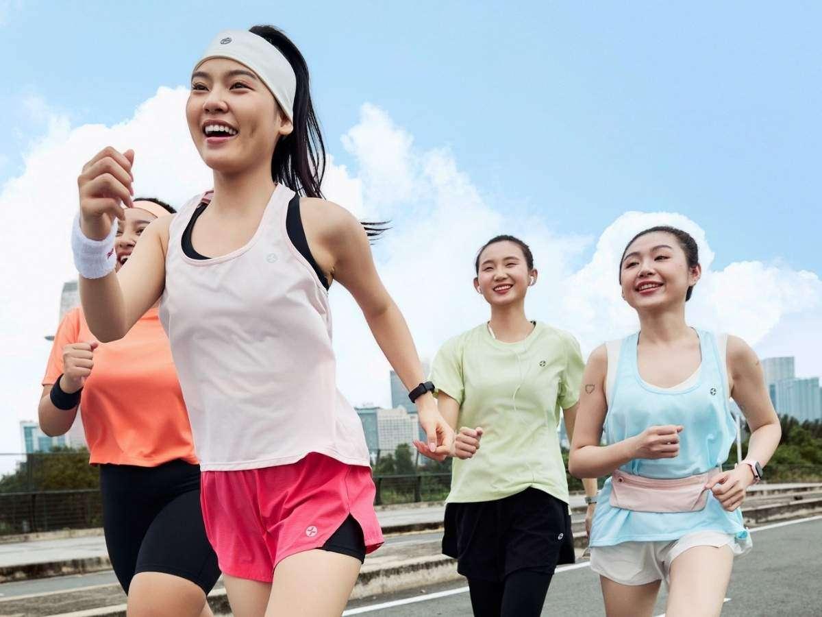 Quần áo chạy bộ nữ Coolmate sải bước cùng bạn trên mọi chặng đường