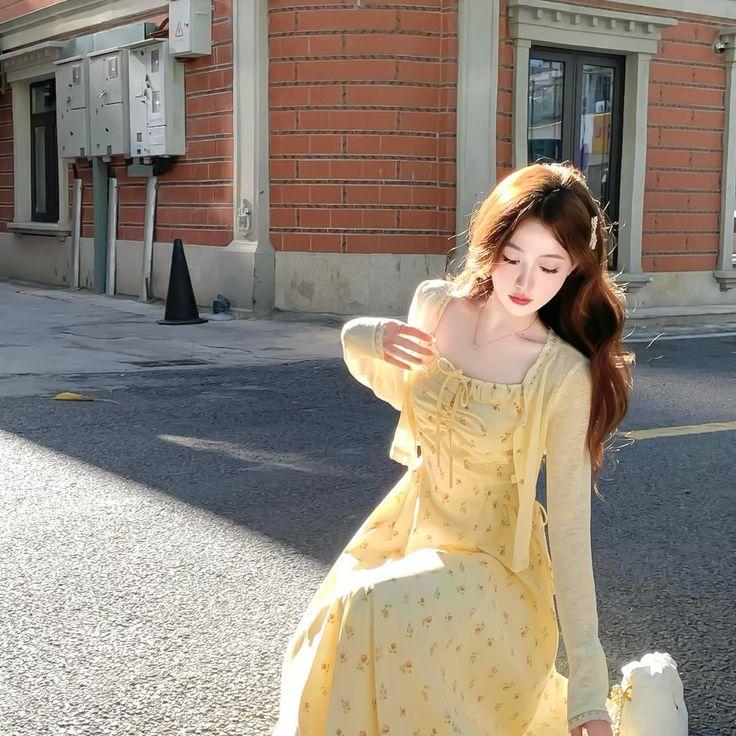 99+ Caption & Thơ Về Outfit Váy Hoa Rạng Rỡ Yêu Kiều Nhất 2026