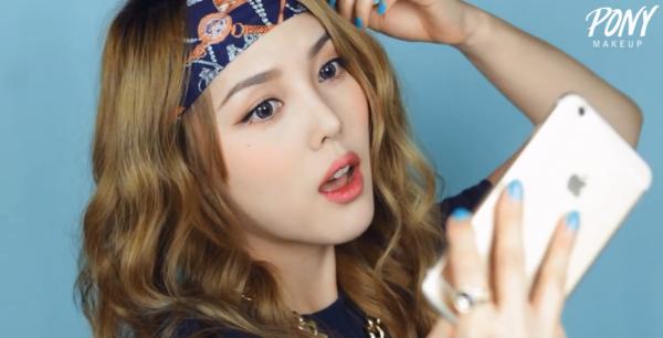 Mẹo chụp ảnh selfie tạo sự khác biệt - khoe gốc ăn ảnh